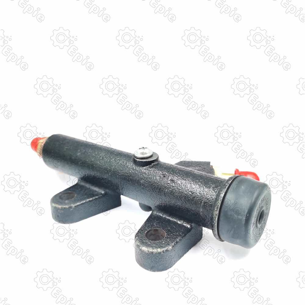 46801-Z2001 High quality clutch master cylinder for Nissan