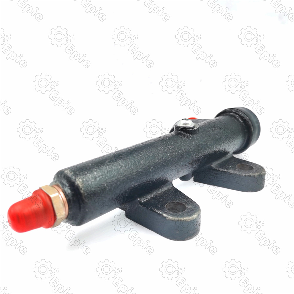 46801-Z2001 High quality clutch master cylinder for Nissan