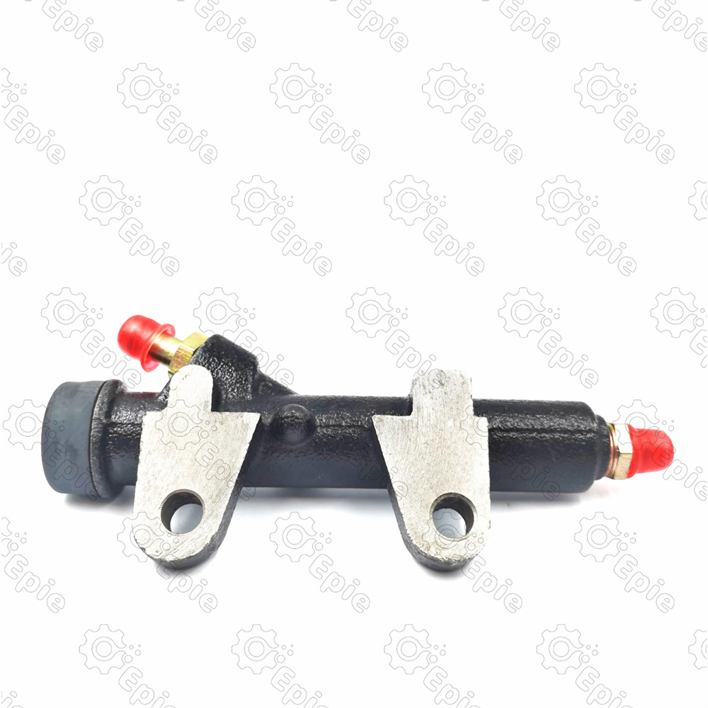 46801-Z2001 High quality clutch master cylinder for Nissan