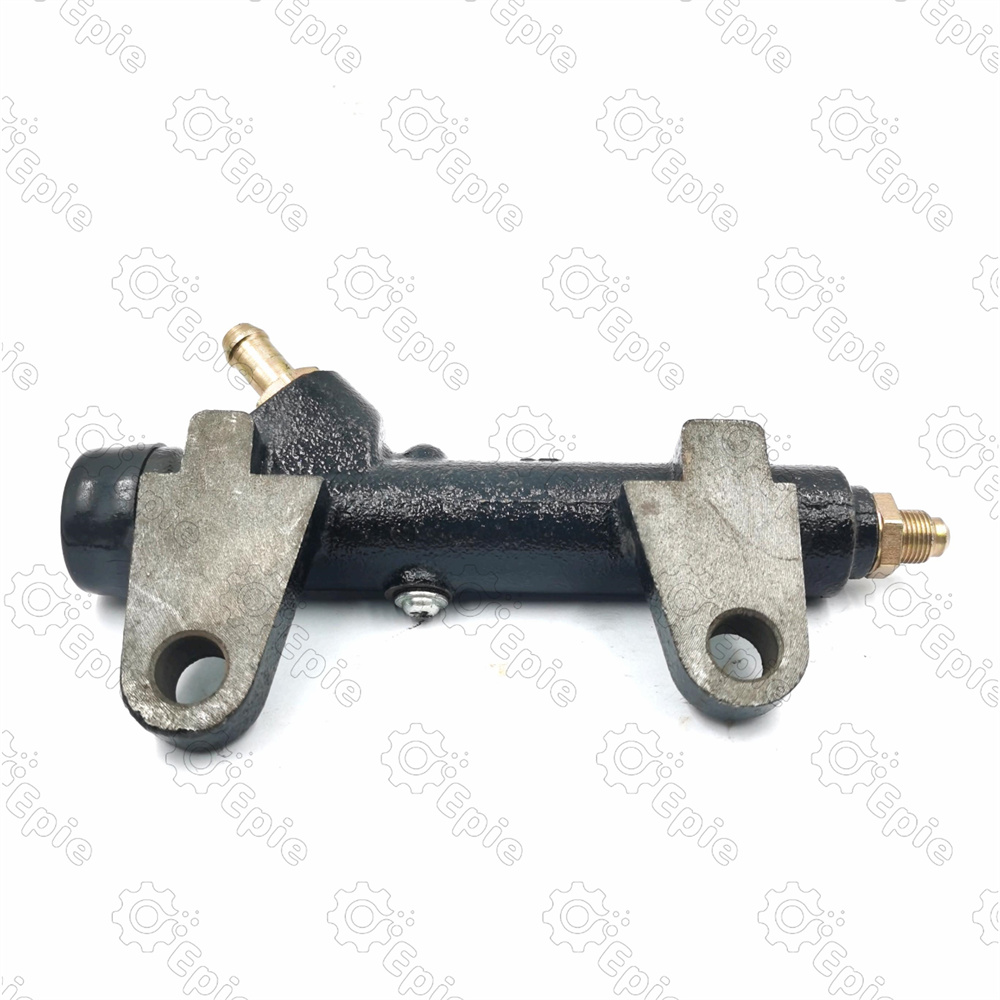 46801-Z5006 Good price clutch master cylinder for Nissan