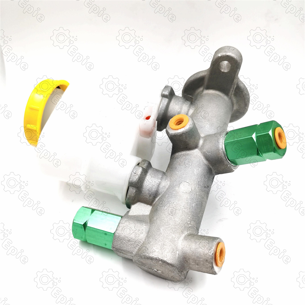 46010-2M121 Brake master cylinder for Nissan